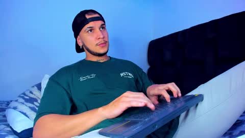 Snapshot of austin_curry chatting on 12.21.24 A online show from 12.21.24