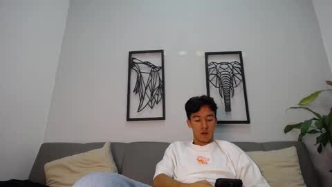 austinreeds online show from 10.21.25