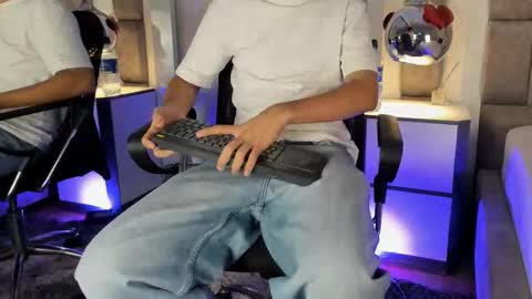 Snapshot of austinreeds chatting on 03.04.26 austinreeds online show from 03.04.26