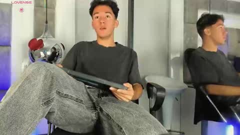 Snapshot of austinreeds chatting on 03.22.26 austinreeds online show from 03.22.26