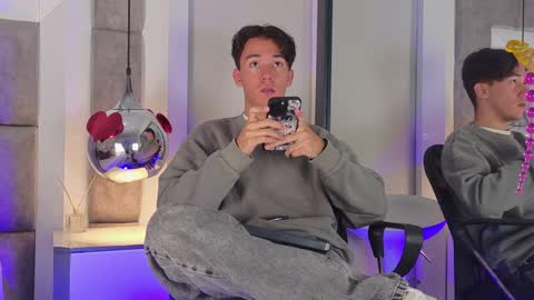 Snapshot of austinreeds chatting on 04.03.26 austinreeds online show from 04.03.26