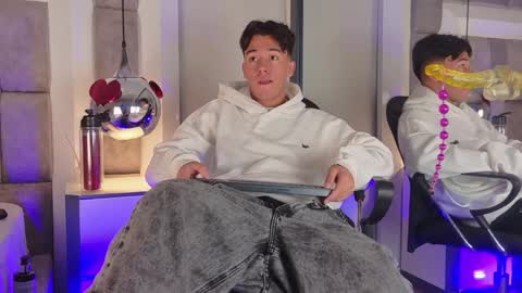 Snapshot of austinreeds chatting on 04.07.26 austinreeds online show from 04.07.26