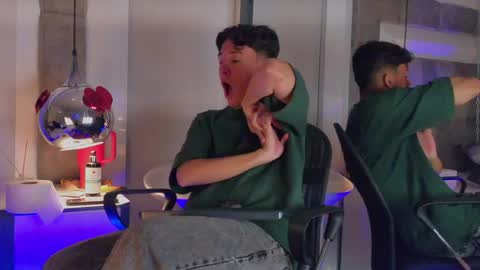 Snapshot of austinreeds chatting on 04.14.26 austinreeds online show from 04.14.26