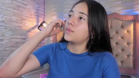 Snapshot of ava_broown chatting on 01.10.25              online show from 01.10.25