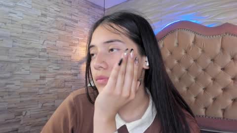 Snapshot of ava_broown chatting on 01.12.25              online show from 01.12.25