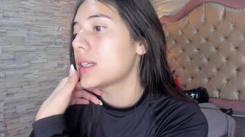 Snapshot of ava_broown chatting on 01.22.25              online show from 01.22.25