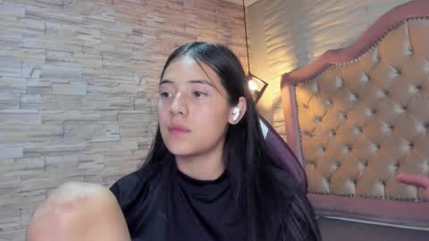 Snapshot of ava_broown chatting on 01.23.25              online show from 01.23.25