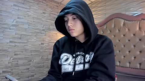 Snapshot of ava_broown chatting on 02.04.25              online show from 02.04.25