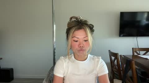 Snapshot of ava_petite_ chatting on 06.12.26 Little Ava online show from 06.12.26
