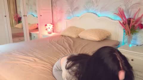 Snapshot of aveloria chatting on 10.05.25 aveloria online show from 10.05.25