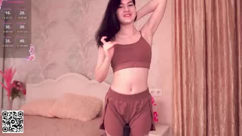 Snapshot of aveloria chatting on 10.16.25 aveloria online show from 10.16.25