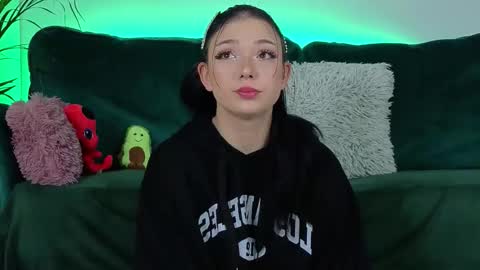 Snapshot of averywillow chatting on 09.25.25 AveryWillow online show from 09.25.25