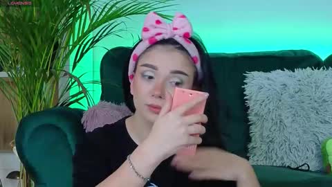 Snapshot of averywillow chatting on 10.10.25 AveryWillow online show from 10.10.25