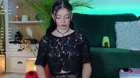 Snapshot of averywillow chatting on 10.16.25 AveryWillow online show from 10.16.25