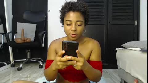 Snapshot of avis_lara chatting on 04.30.26 AVIS online show from 04.30.26