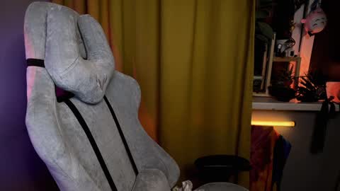 Snapshot of aviva_faith chatting on 01.18.25 Aviva online show from 01.18.25