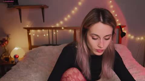 Snapshot of aviva_faith chatting on 10.27.25 Aviva online show from 10.27.25