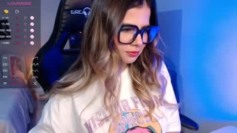 Snapshot of avrill_morgan chatting on 05.25.26 Avrill Morgan online show from 05.25.26