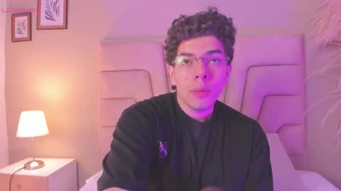 Yooung King  online show from 02.10.26