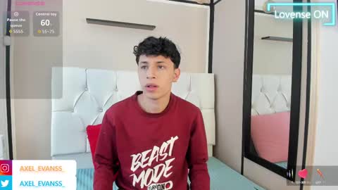 Snapshot of axel_evanss chatting on 09.19.25 Axel Evanss online show from 09.19.25