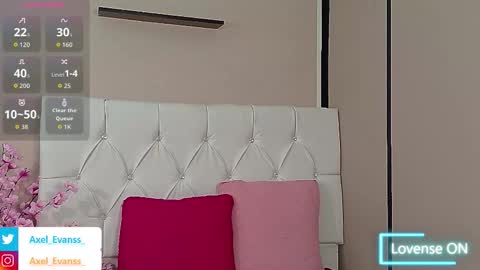 Snapshot of axel_evanss chatting on 10.07.25 Axel Evanss online show from 10.07.25