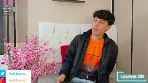 Snapshot of axel_evanss chatting on 10.14.25 Axel Evanss online show from 10.14.25