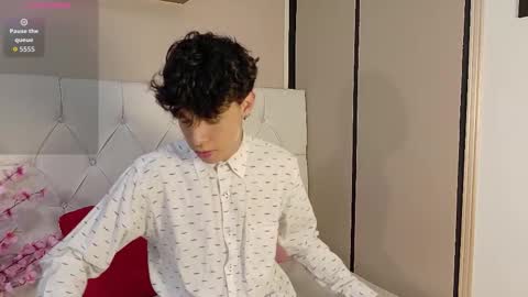 Snapshot of axel_evanss chatting on 10.24.25 Axel Evanss online show from 10.24.25