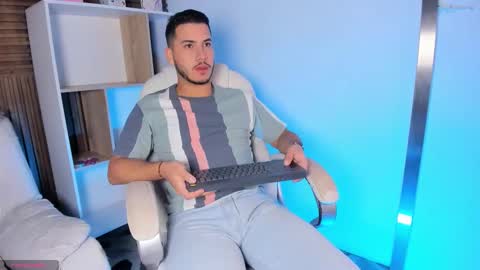 axel_grey_ online show from 09.25.25