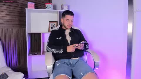 axel_grey_ online show from 11.19.25