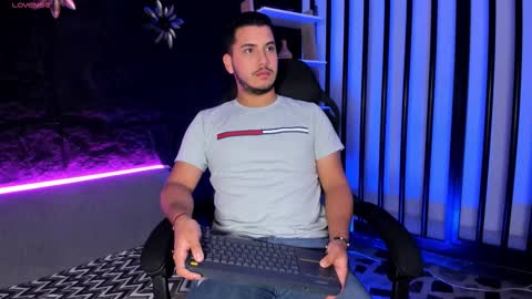 axel_grey_ online show from 12.18.25