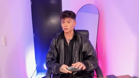 Axel online show from 12.23.25