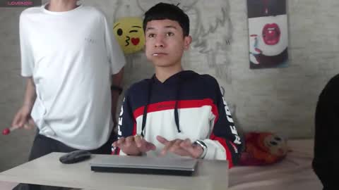 axel_milo_and_kairo online show from 11.25.25