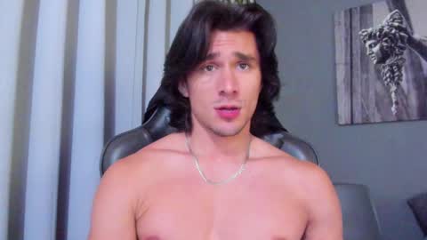 Axel online show from 12.12.24
