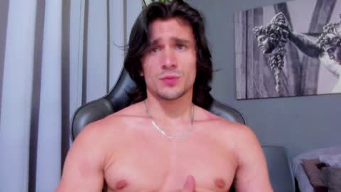 Axel online show from 01.08.25