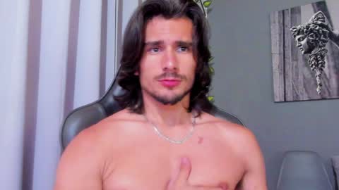 Axel online show from 02.06.25