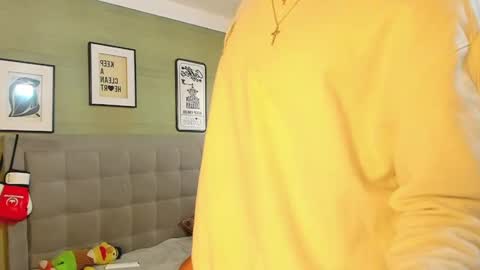 Snapshot of axel_silva3 chatting on 09.27.25 AXEL SILVA online show from 09.27.25