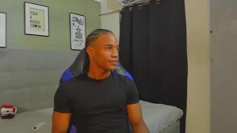 Snapshot of axel_silva3 chatting on 10.10.25 AXEL SILVA online show from 10.10.25