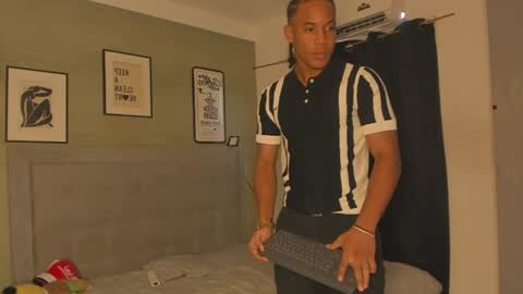 Snapshot of axel_silva3 chatting on 10.11.25 AXEL SILVA online show from 10.11.25