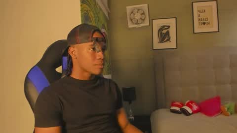 Snapshot of axel_silva3 chatting on 10.12.25 AXEL SILVA online show from 10.12.25