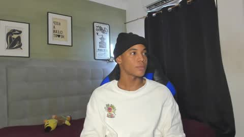 Snapshot of axel_silva3 chatting on 10.18.25 AXEL SILVA online show from 10.18.25