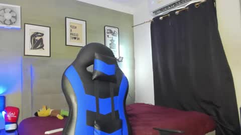 Snapshot of axel_silva3 chatting on 10.19.25 AXEL SILVA online show from 10.19.25