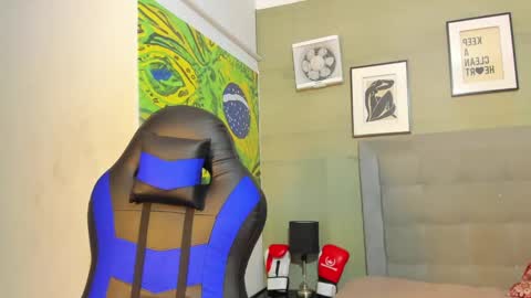 Snapshot of axel_silva3 chatting on 10.22.25 AXEL SILVA online show from 10.22.25