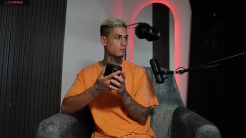 Agustin online show from 12.26.24