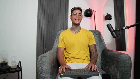 Agustin online show from 02.13.25