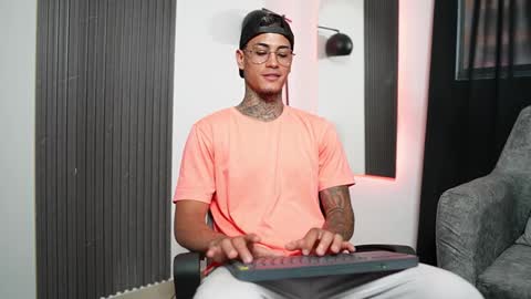 Agustin online show from 02.27.25