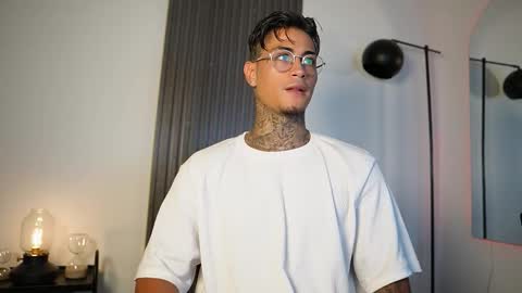 Agustin online show from 09.11.25