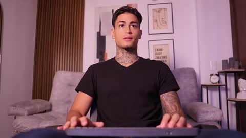 Agustin online show from 10.02.25