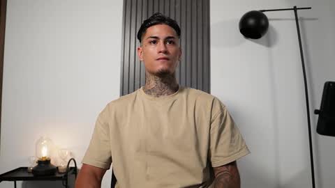 Agustin online show from 10.04.25