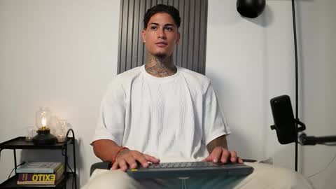 Agustin online show from 10.09.25