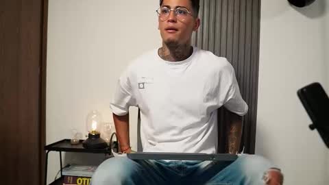 Agustin online show from 10.14.25